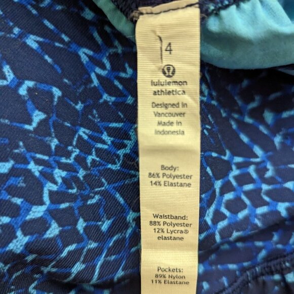 Lululemon Tranquil Crop Samba Snake Kayak Blue Hero Blue sz 4 - Picture 5 of 6